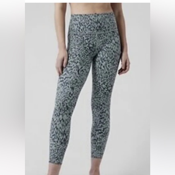 Athleta Salutation Stash II Pocket Tight 7/8 Green Black Print - Picture 4 of 10